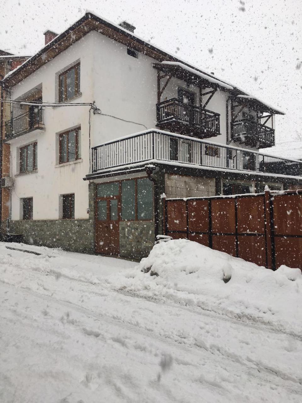 Baba Dora Guesthouse Dobrinishte Exterior photo